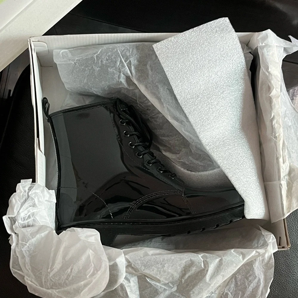 NIB NWT MICHAEL Michael Kors Tavie Combat Rain Boot Water Resistant Size 9 - Picture 3 of 14